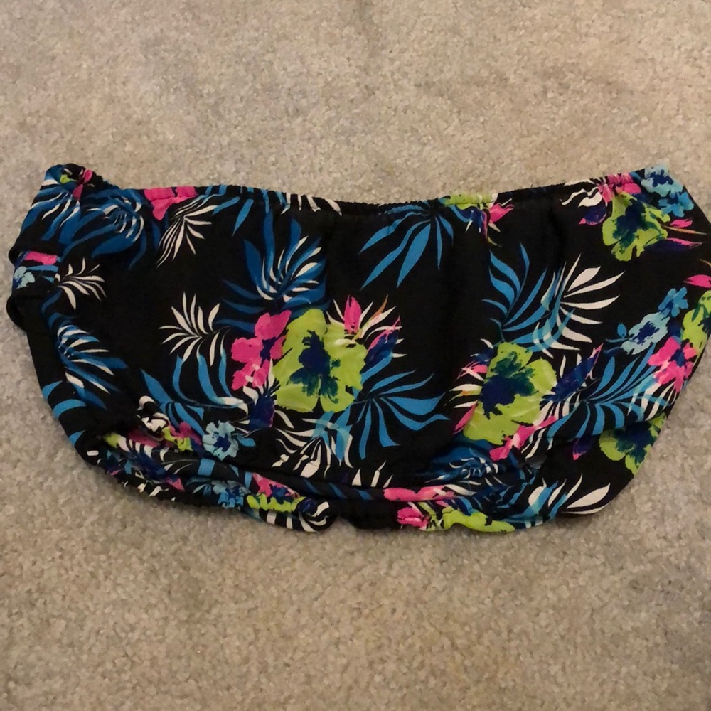Flowered Crop Top - Picture 4 of 4